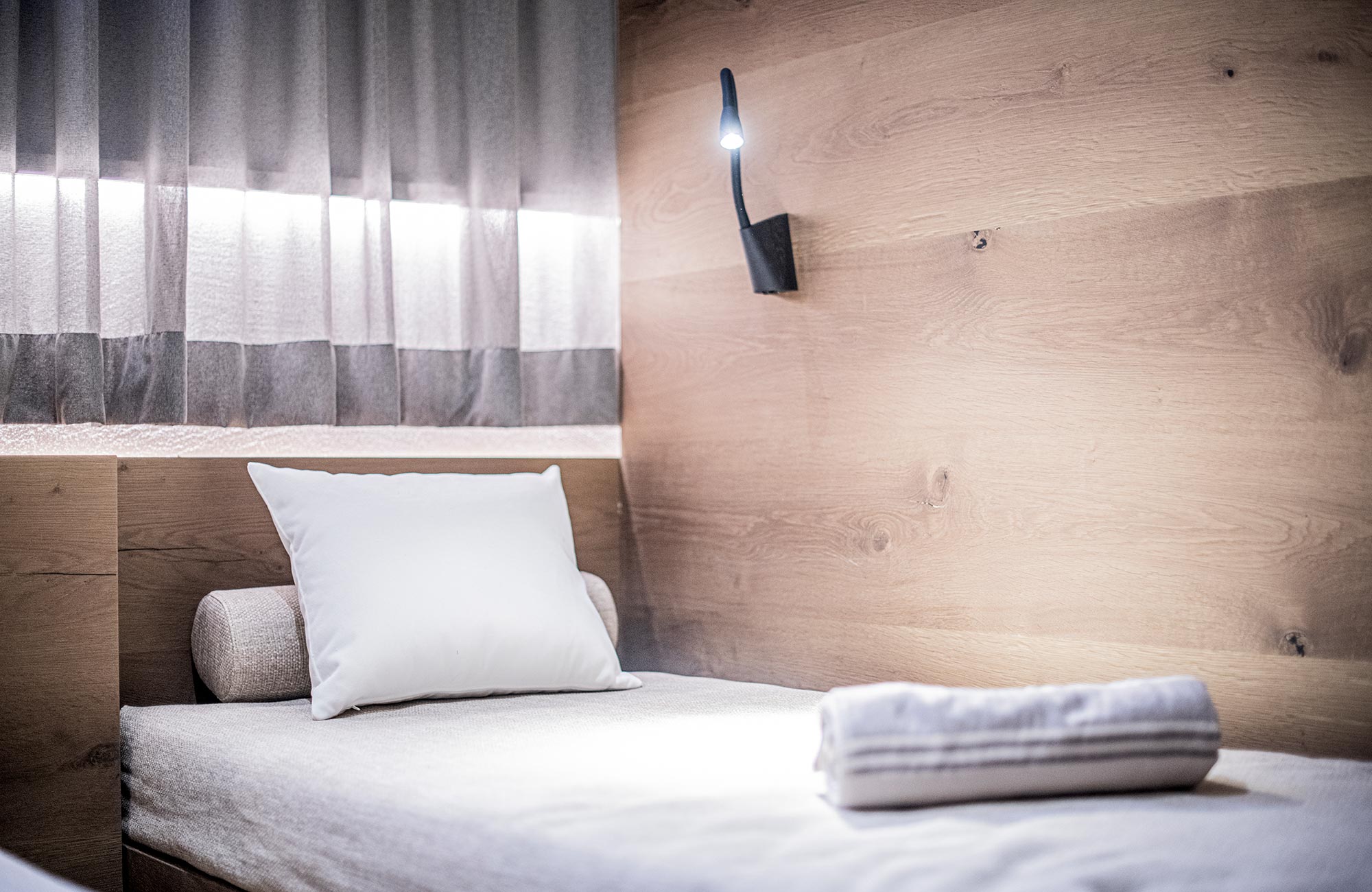 Relaxation bed in the relaxation area with lighting for reading - Hotel Wieser