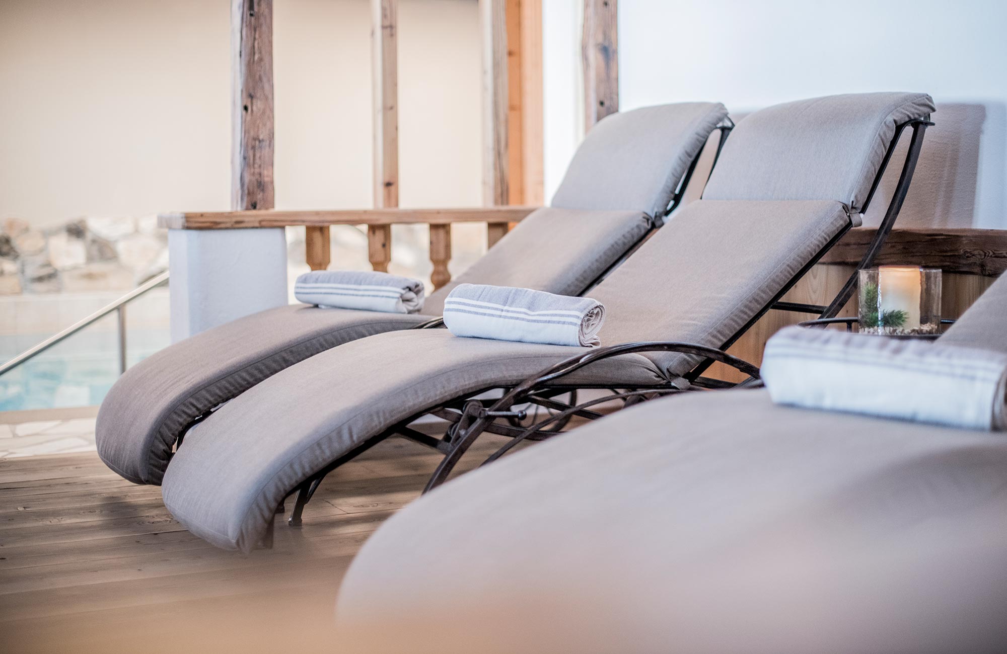 Sun loungers in the pool area with towels on them - Hotel Wieser