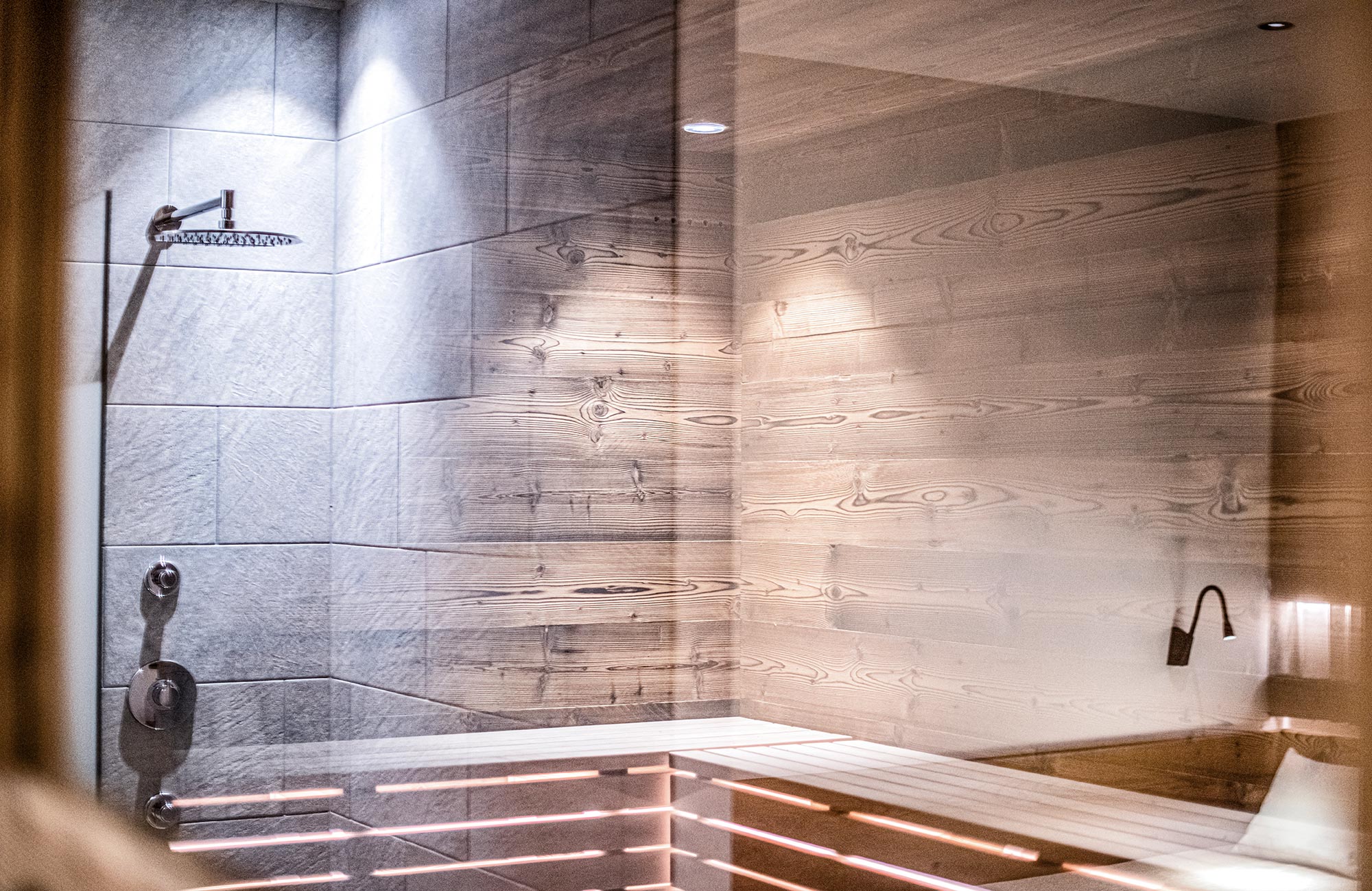 Sauna window mirrors the shower and the resting bed - Hotel Wieser